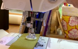 Tutorial how to sew a button using a Jaguar sewing machine