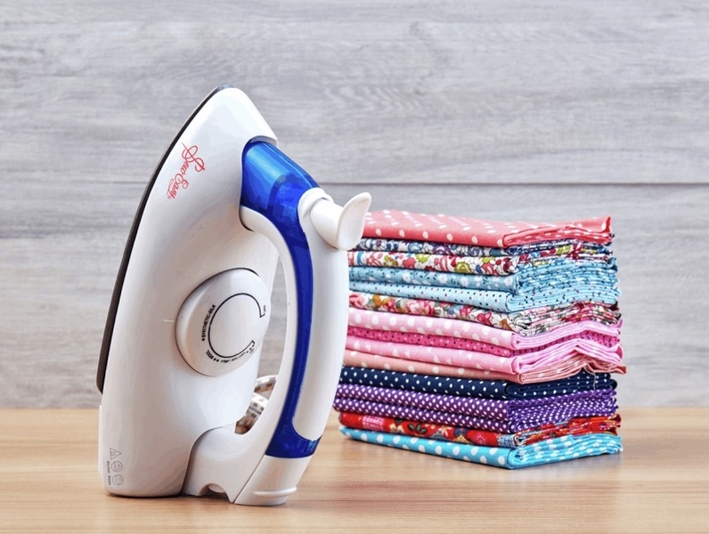 Sew Easy Steam Iron with NonStick Soleplate 700w Haberdashery Online