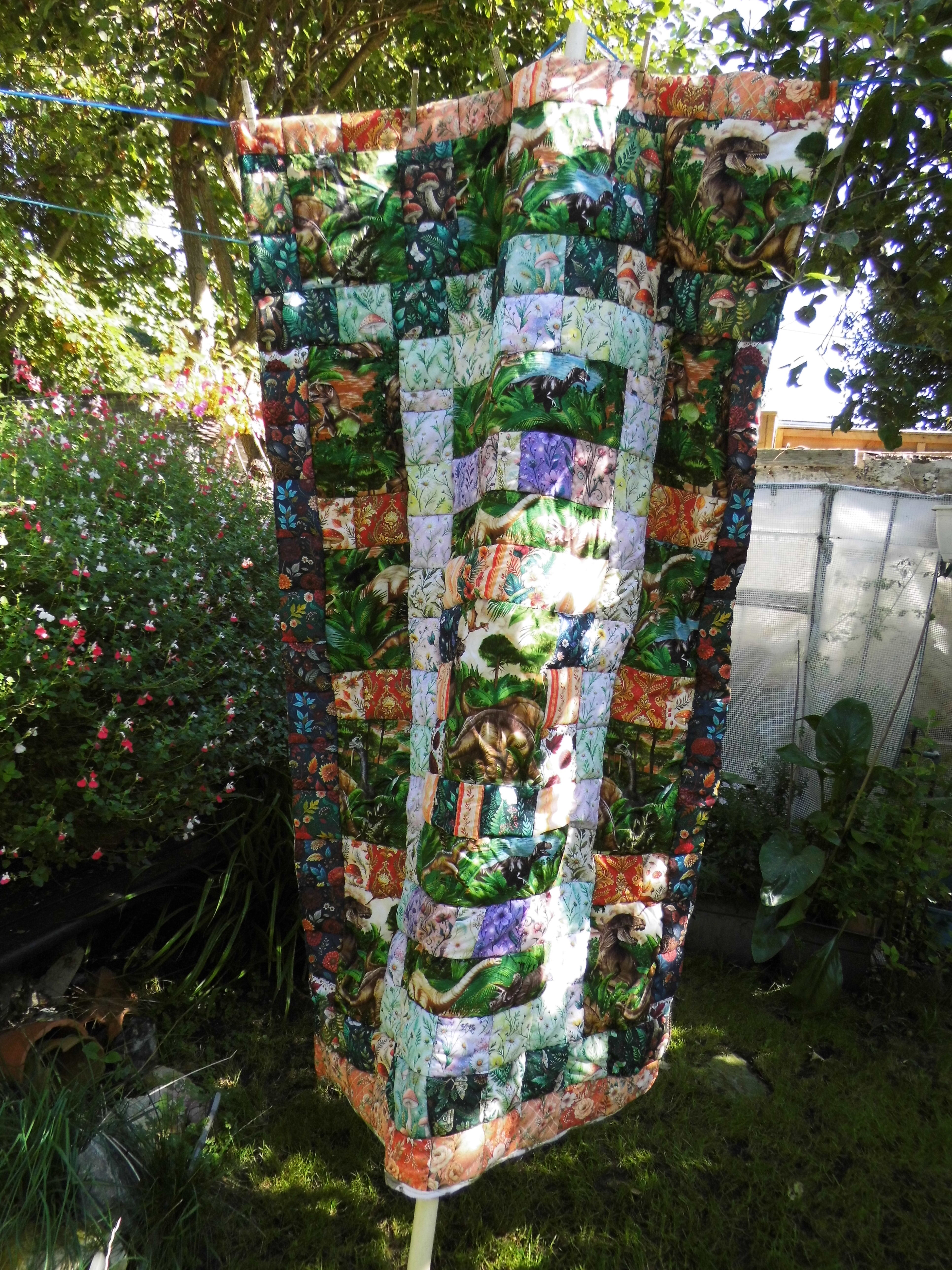 Dino-saw-russ! quilt 